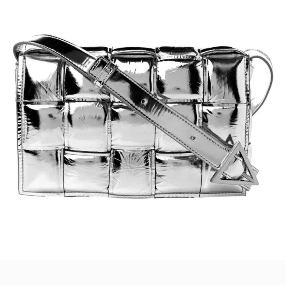 4500$ BOTTEGA VENETA PADDED CASSETTE BAG